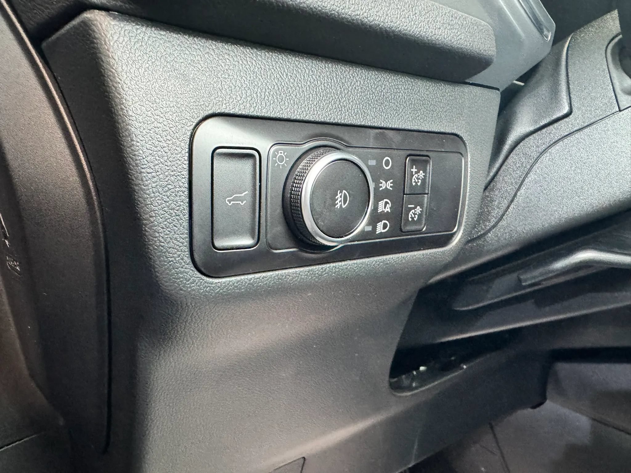 Used 2023 Ford Escape Platinum w/ Premium Technology Package AWD/4WD image 24