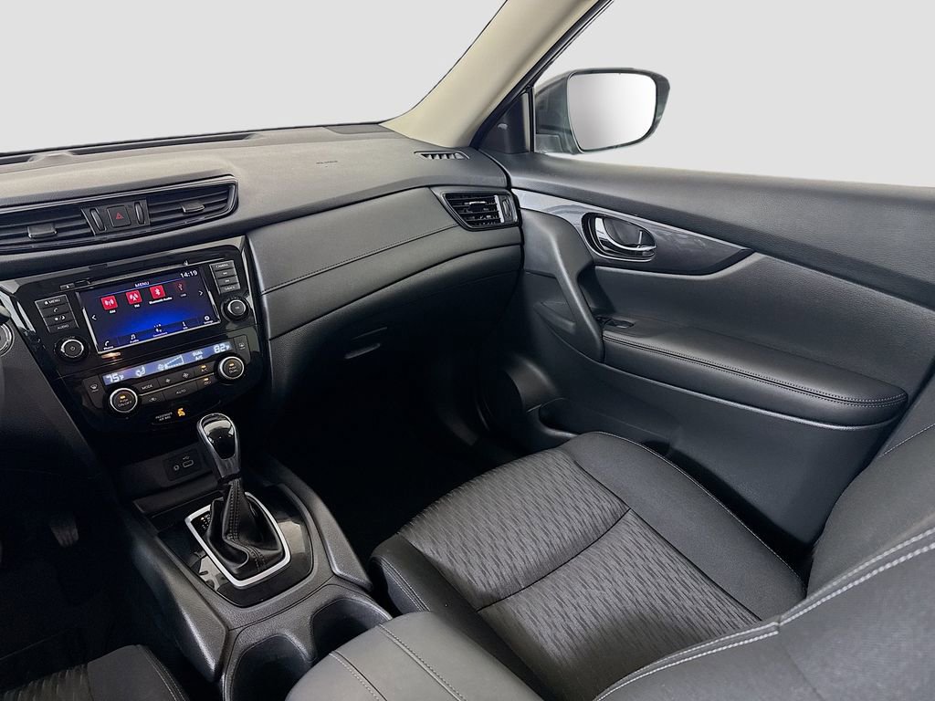 Used 2018 Nissan Rogue SV image 24