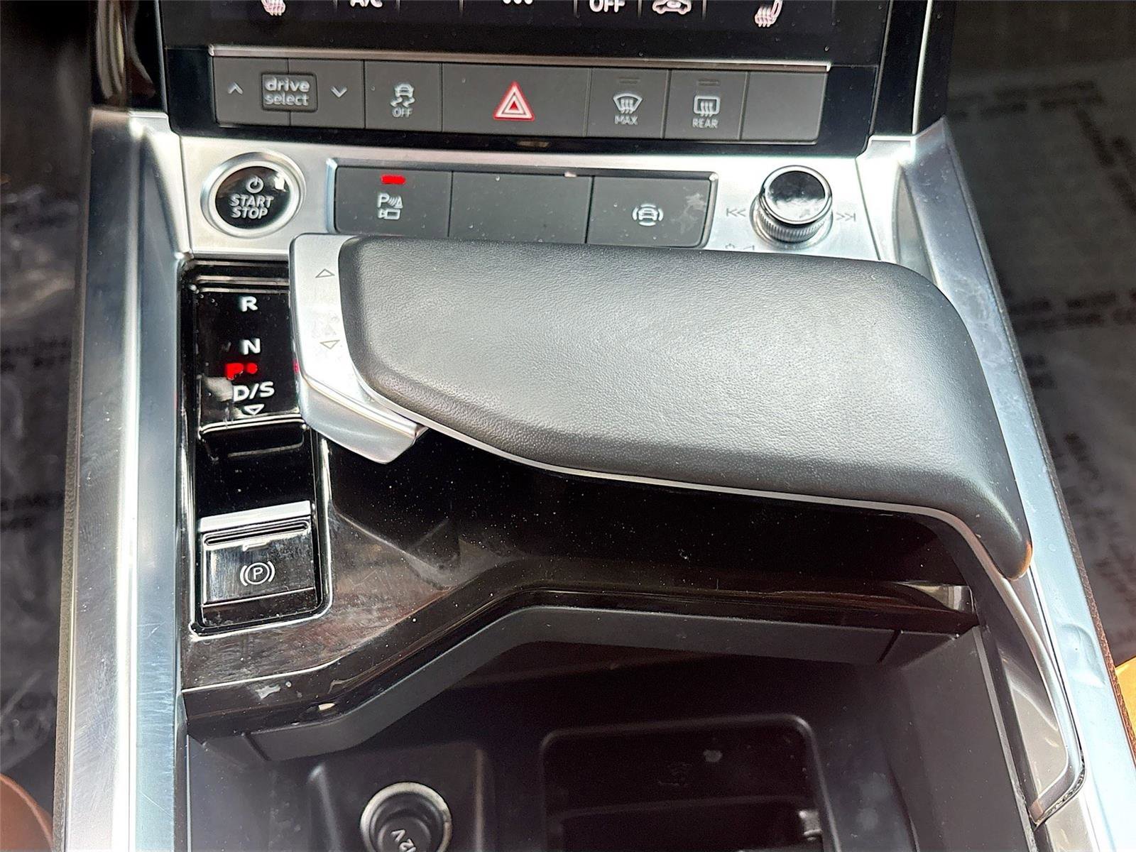 Used 2022 Audi e-tron Premium w/ Towing Package AWD/4WD image 17