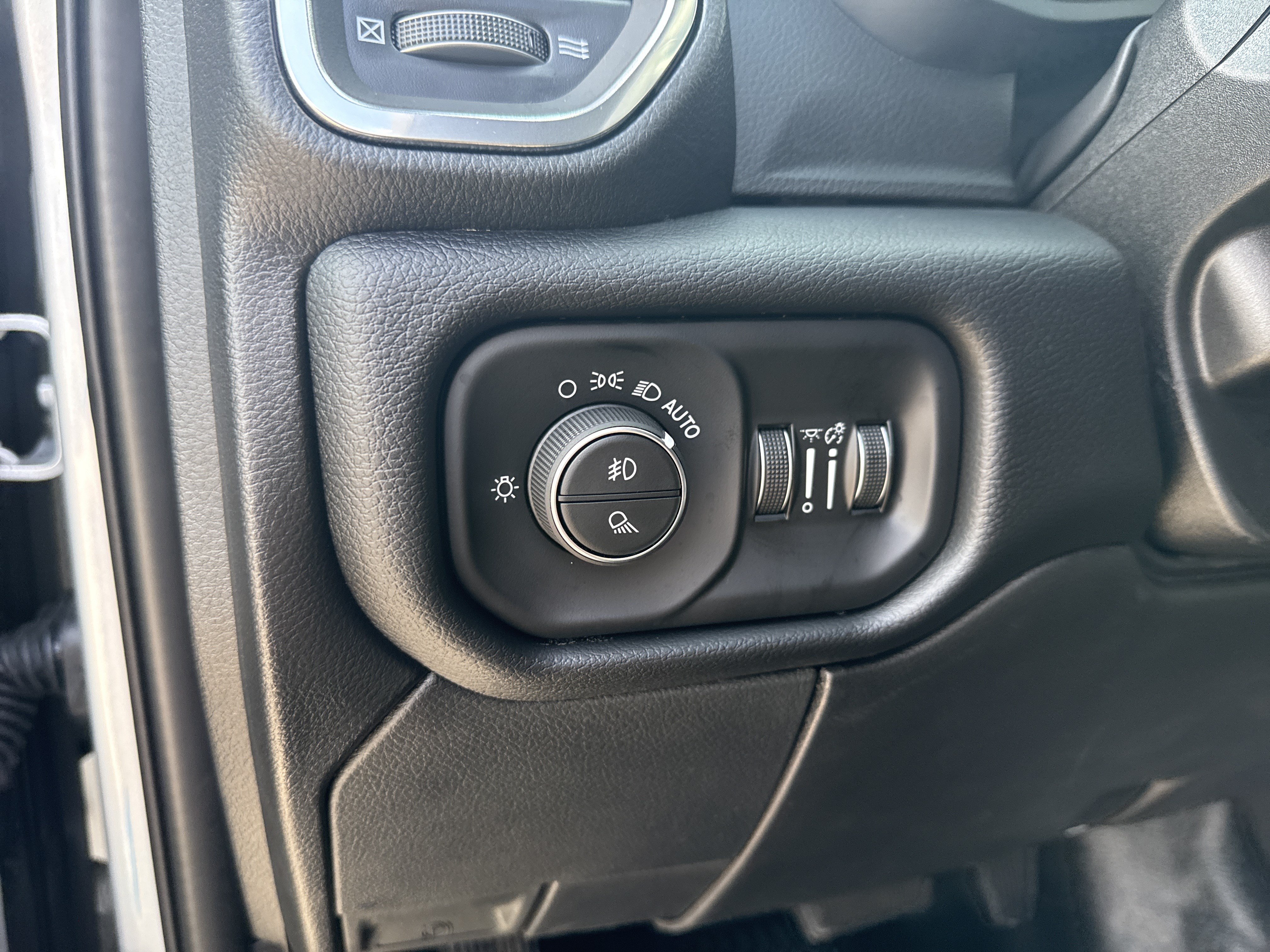 New 2026 RAM 3500 Big Horn w/ Laramie Trim Package AWD/4WD image 9