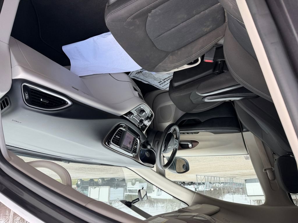 Used 2022 Chrysler Voyager LX FWD image 11
