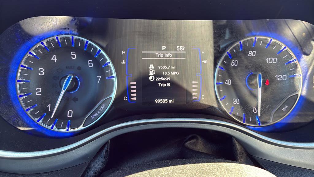 Used 2020 Chrysler Pacifica Touring w/ S Appearance Package image 34