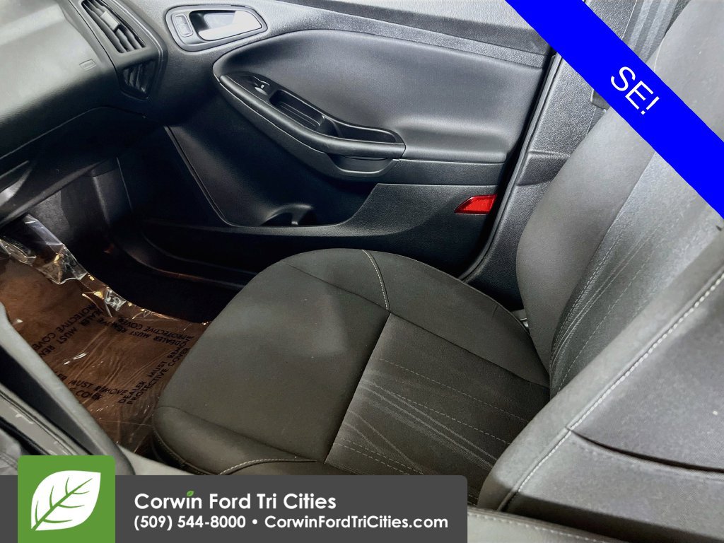 Used 2015 Ford Focus SE FWD image 25
