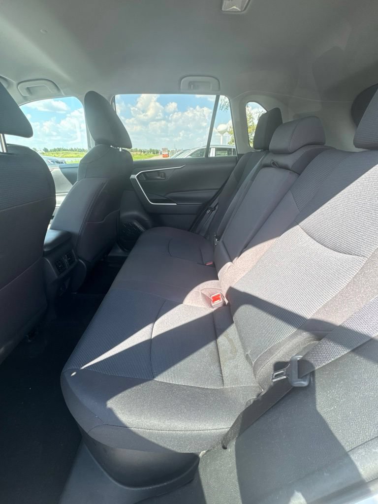 Used 2021 Toyota RAV4 LE AWD/4WD image 13