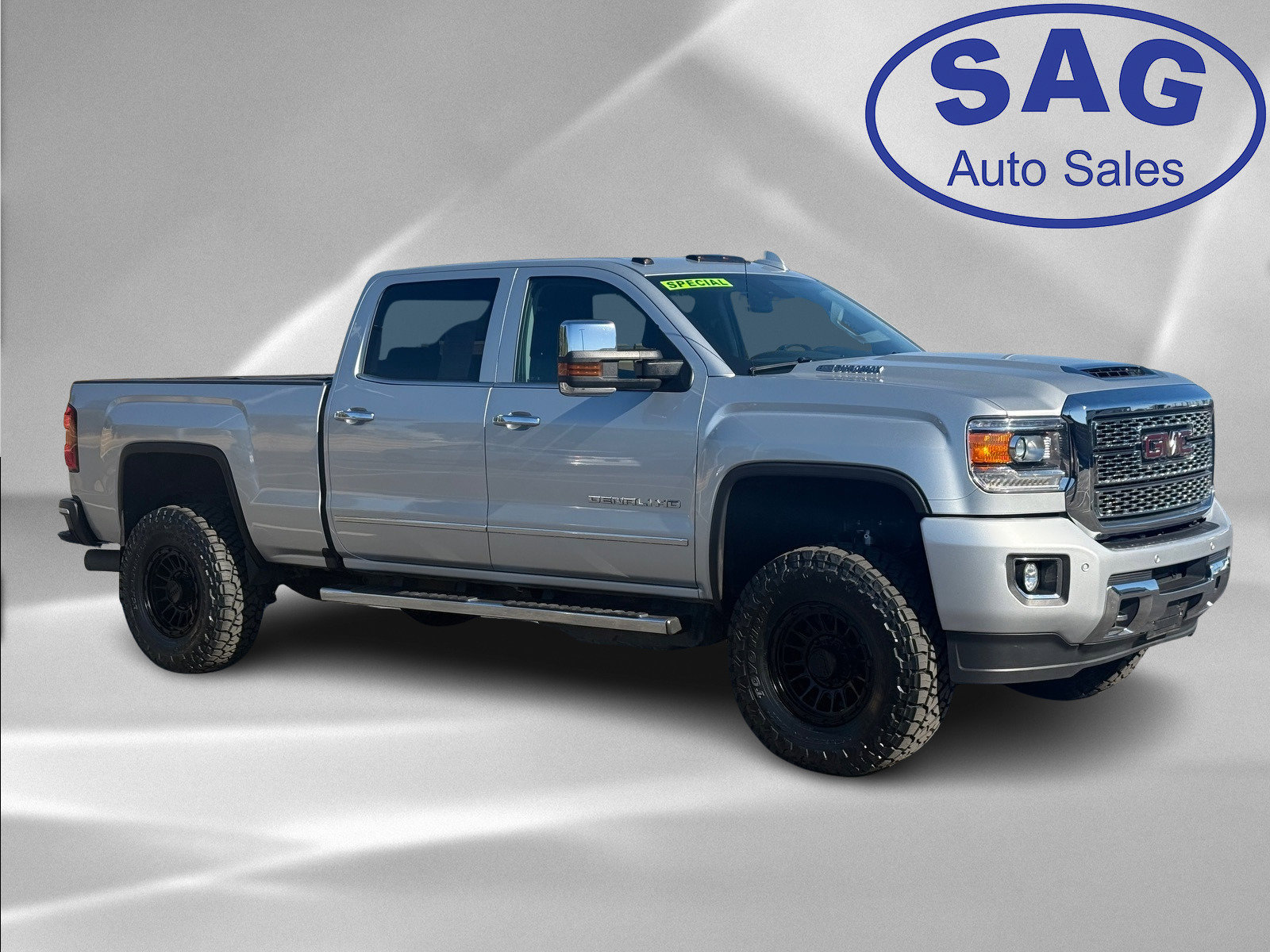 Used 2019 GMC Sierra 2500 Denali w/ Duramax Plus Package image 2