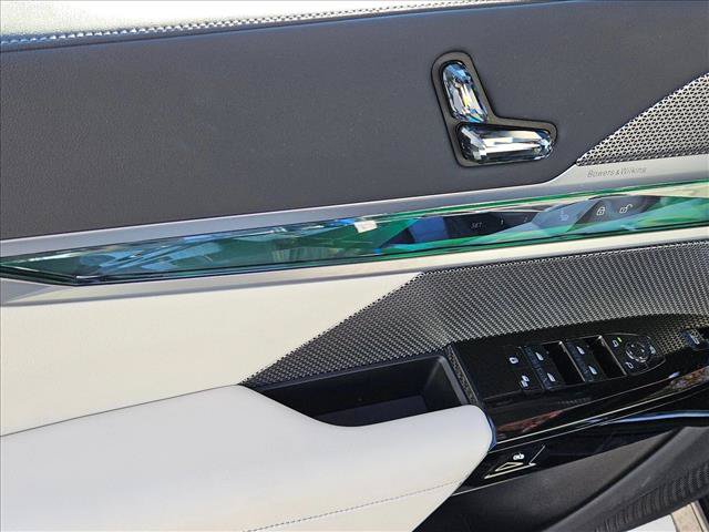 Used 2024 BMW i7 xDrive60 AWD/4WD image 7