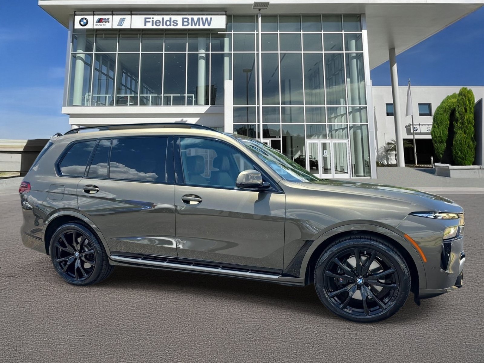 Certified 2024 BMW X7 xDrive40i w/ M Sport Package AWD/4WD image 1