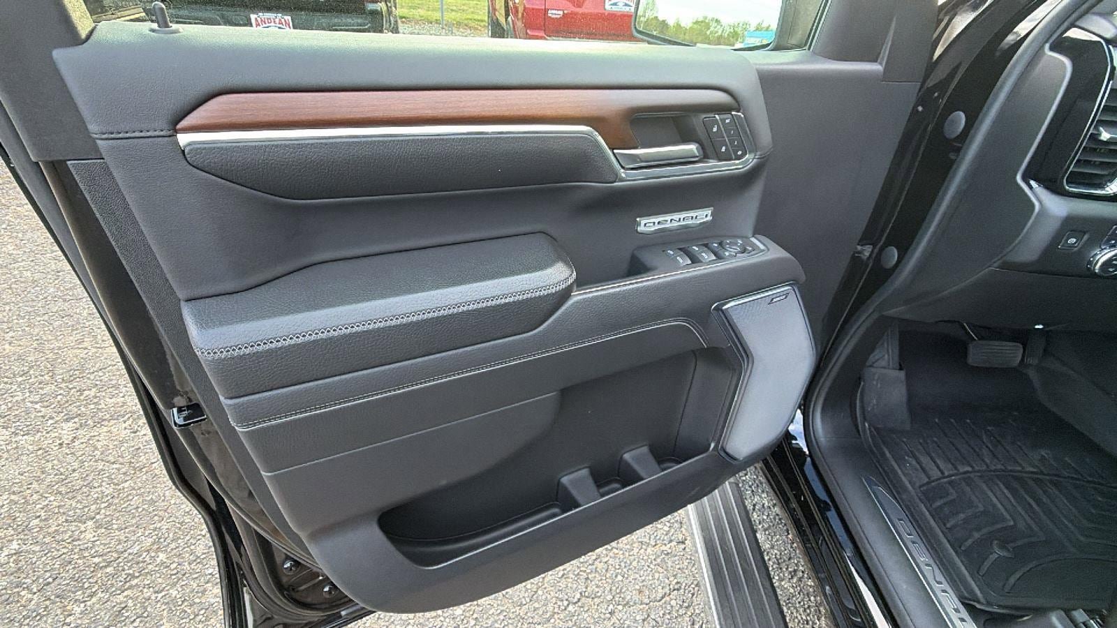 Used 2024 GMC Sierra 1500 Denali AWD/4WD image 11