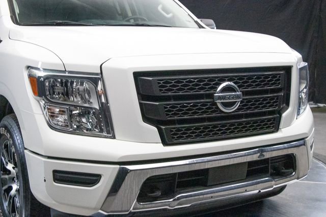 Used 2021 Nissan Titan SV w/ Accessory Utility Package AWD/4WD image 4