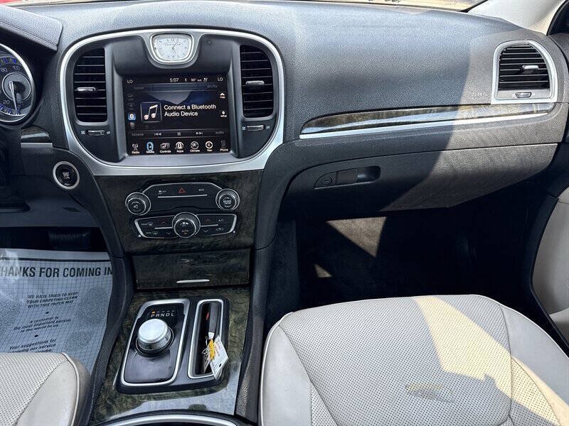 Used 2015 Chrysler 300 C RWD image 26