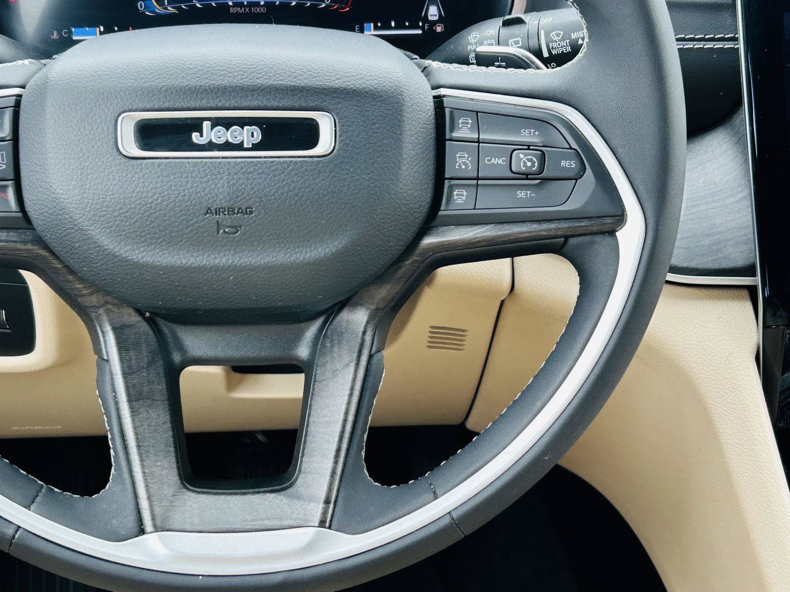 Used 2023 Jeep Grand Cherokee Limited AWD/4WD image 20