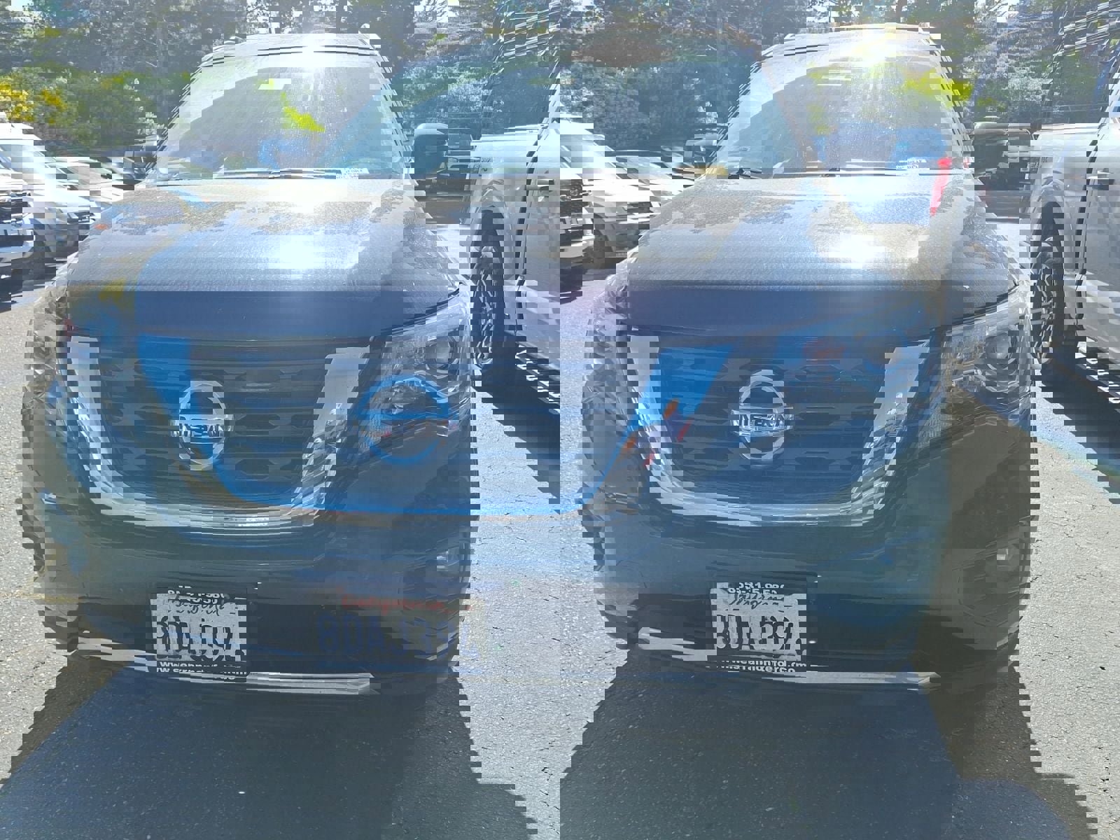 Used 2019 Nissan Pathfinder SV image 2