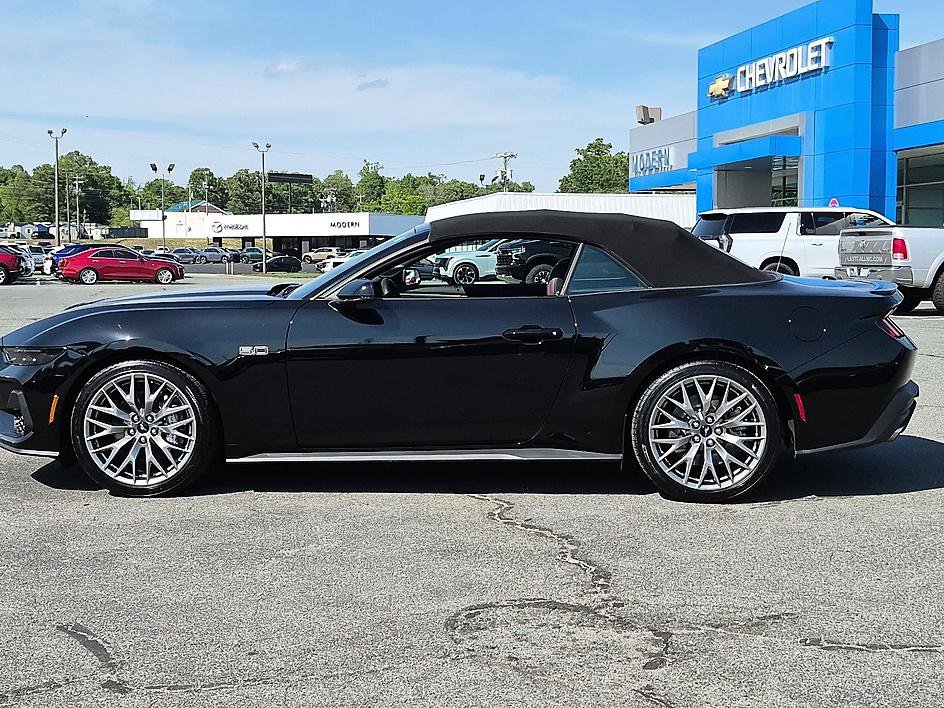 Used 2025 Ford Mustang GT Premium RWD image 2