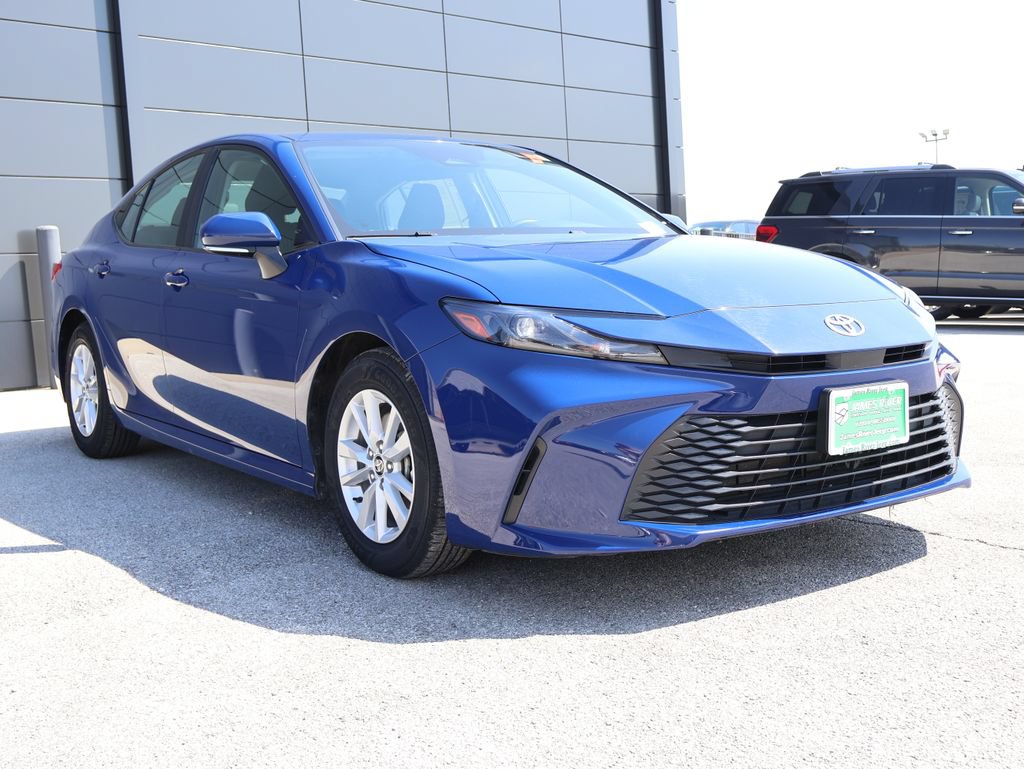 Used 2025 Toyota Camry LE FWD image 6