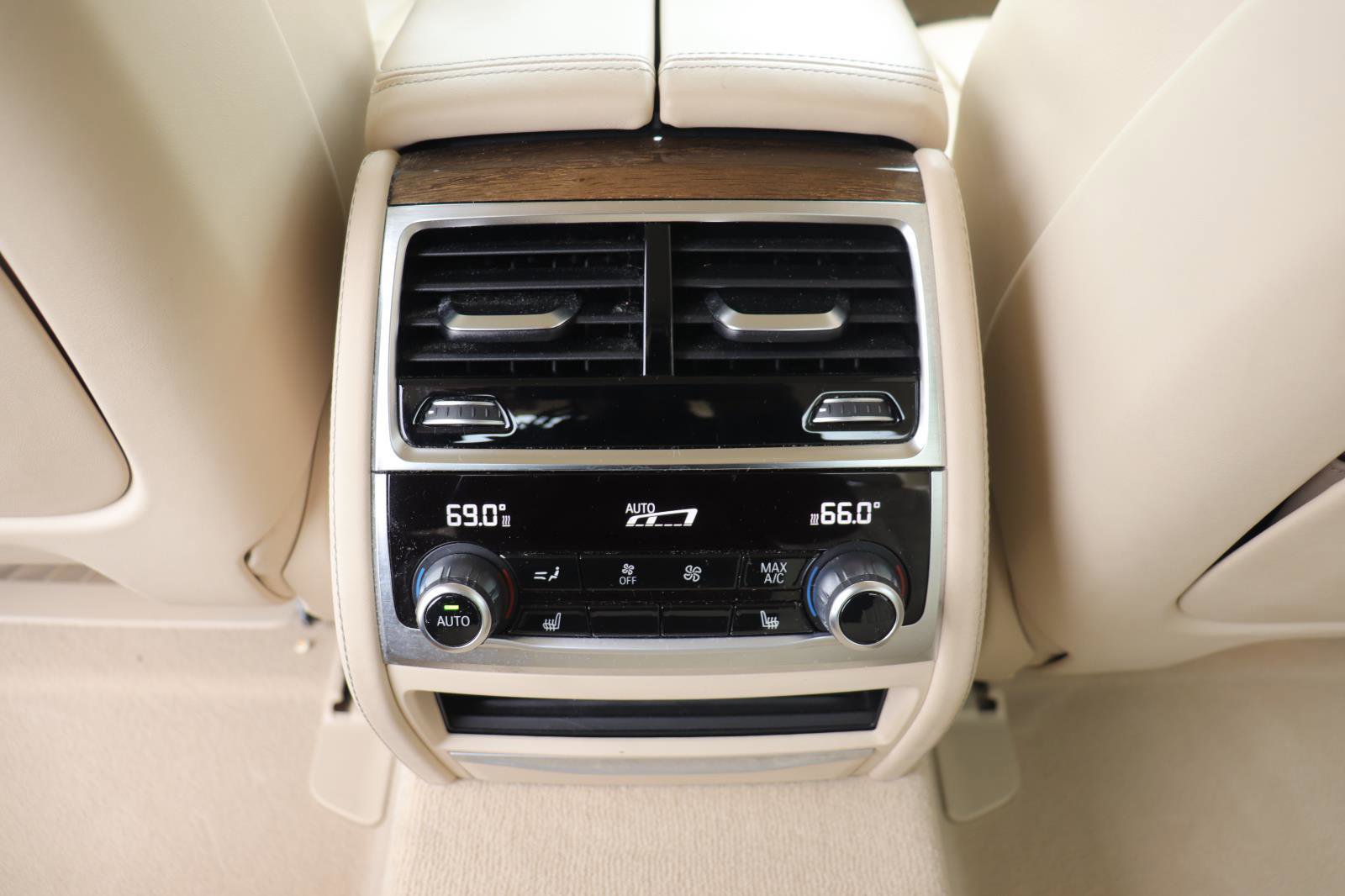 Used 2016 BMW 750i image 19