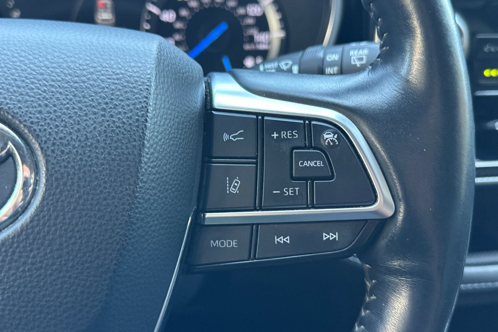 Used 2021 Toyota Highlander Platinum AWD/4WD image 28