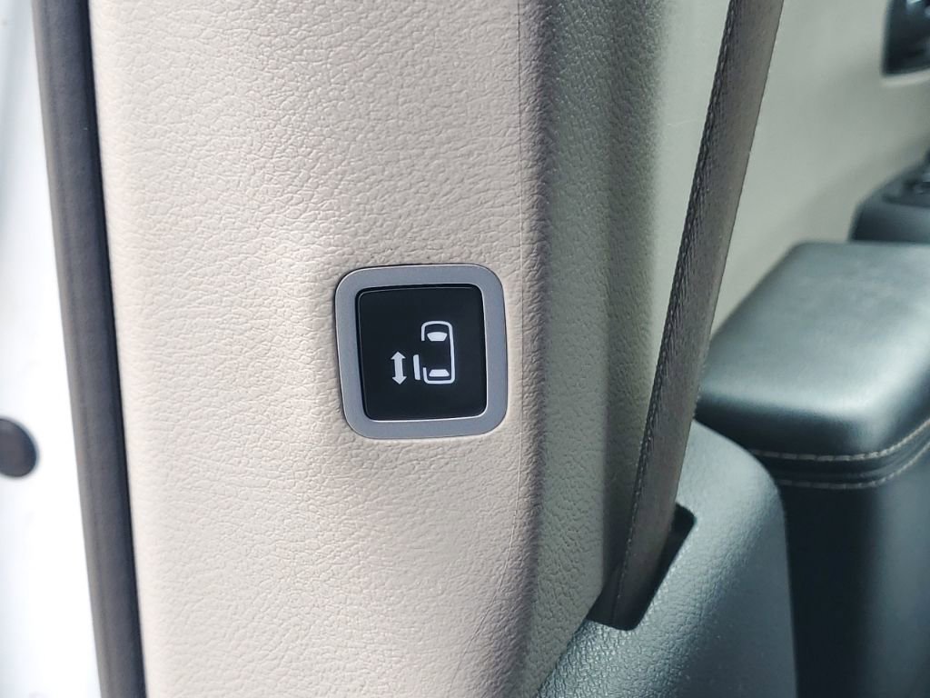 Used 2022 Chrysler Pacifica Touring-L FWD image 28