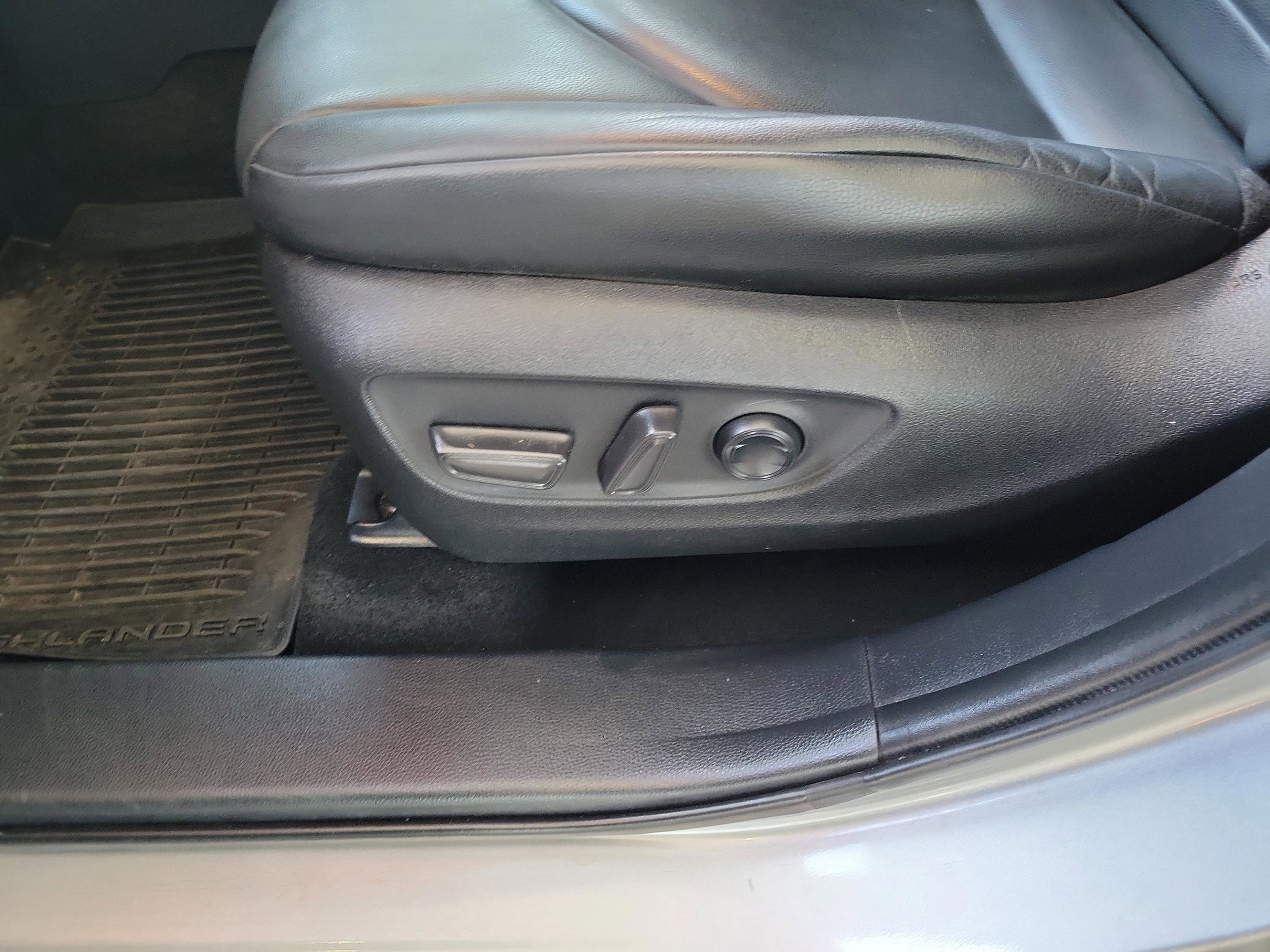 Used 2022 Toyota Highlander XLE image 14