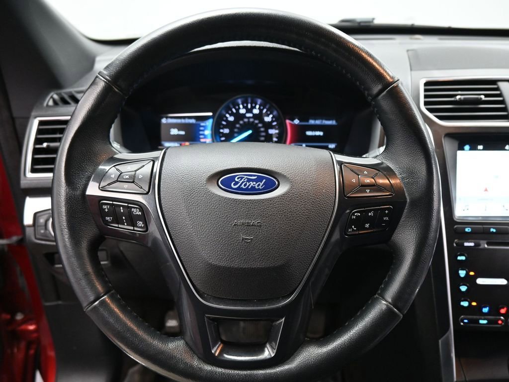 Certified 2018 Ford Explorer Limited w/ Ford Safe & Smart Package image 13