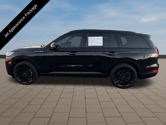 Certified 2025 Lincoln Aviator Reserve w/ Jet Appearance Package AWD/4WD image 3