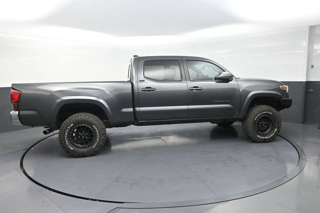 Used 2019 Toyota Tacoma SR5 AWD/4WD image 9
