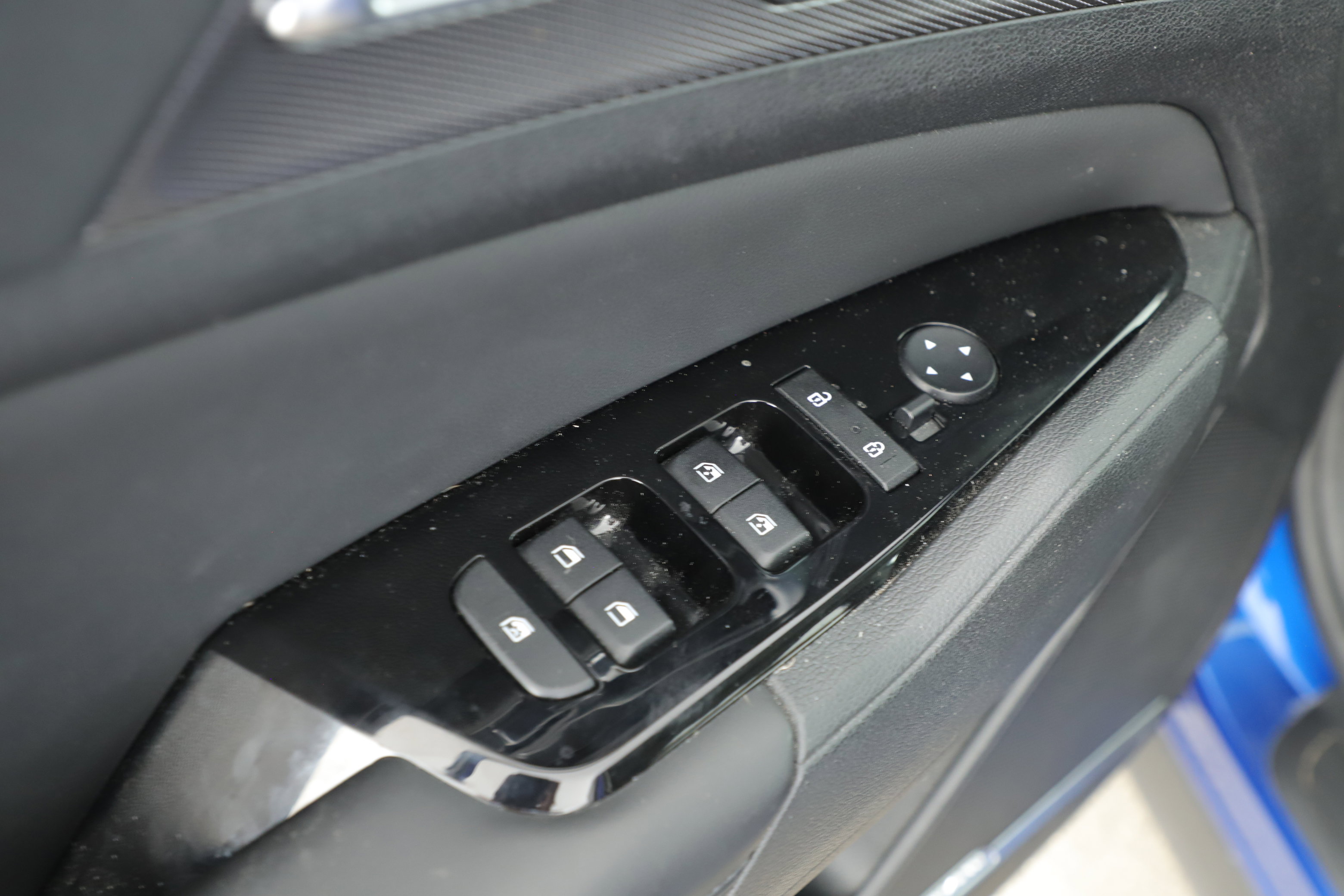 Used 2023 Kia Sportage SX image 5