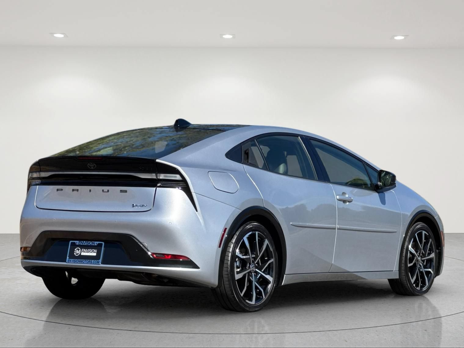 Used 2025 Toyota Prius Plug-In Hybrid FWD image 6
