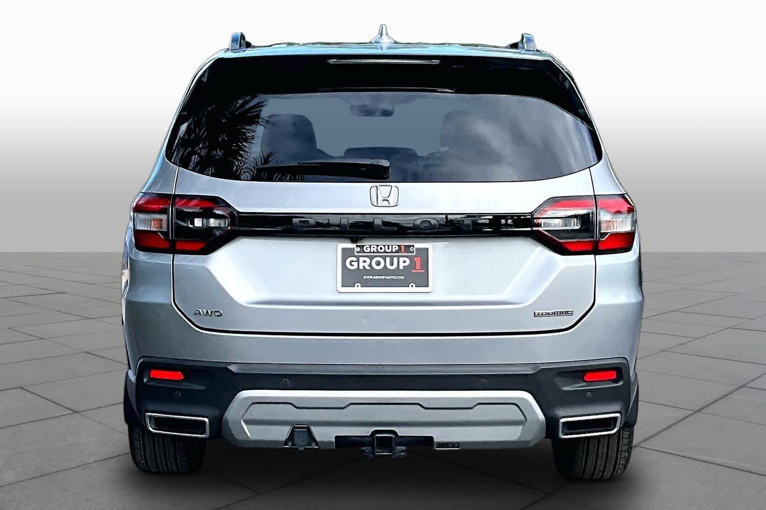 Used 2024 Honda Pilot Touring image 5