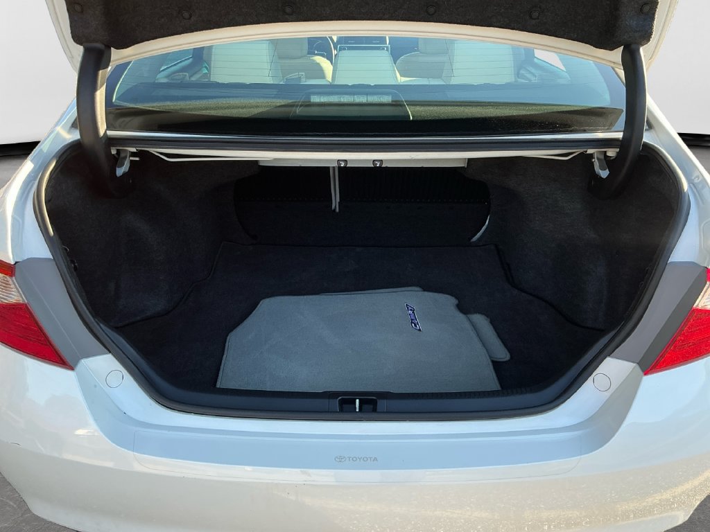 Used 2017 Toyota Camry XLE w/ Moonroof Package FWD image 17