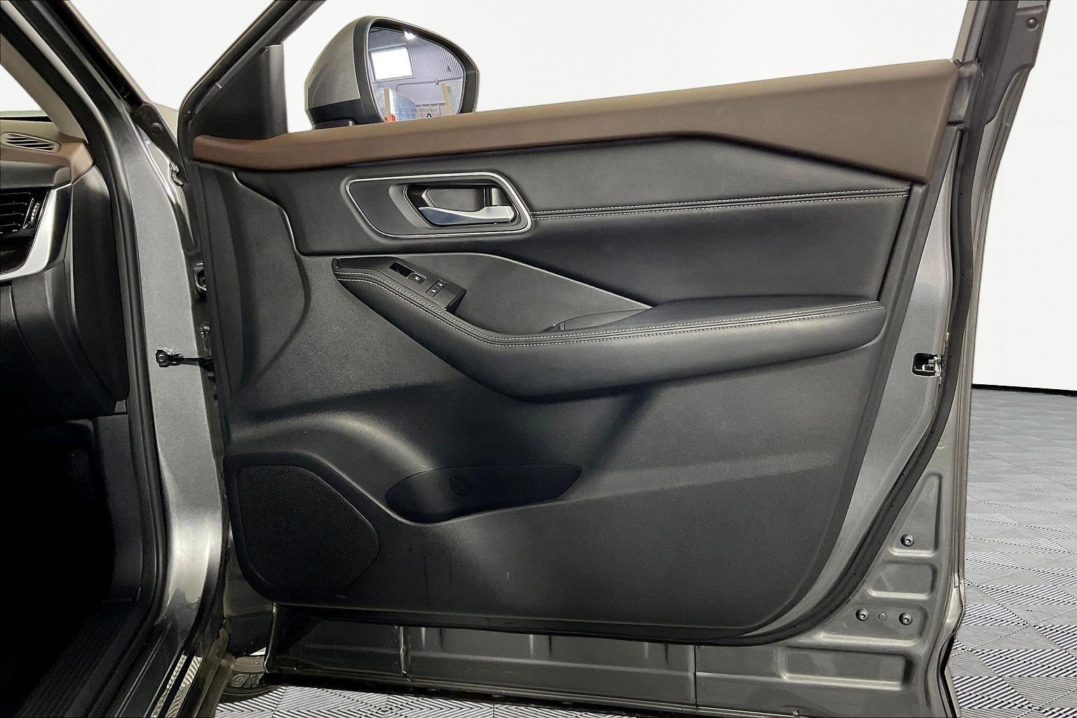 Used 2021 Nissan Rogue Platinum image 28