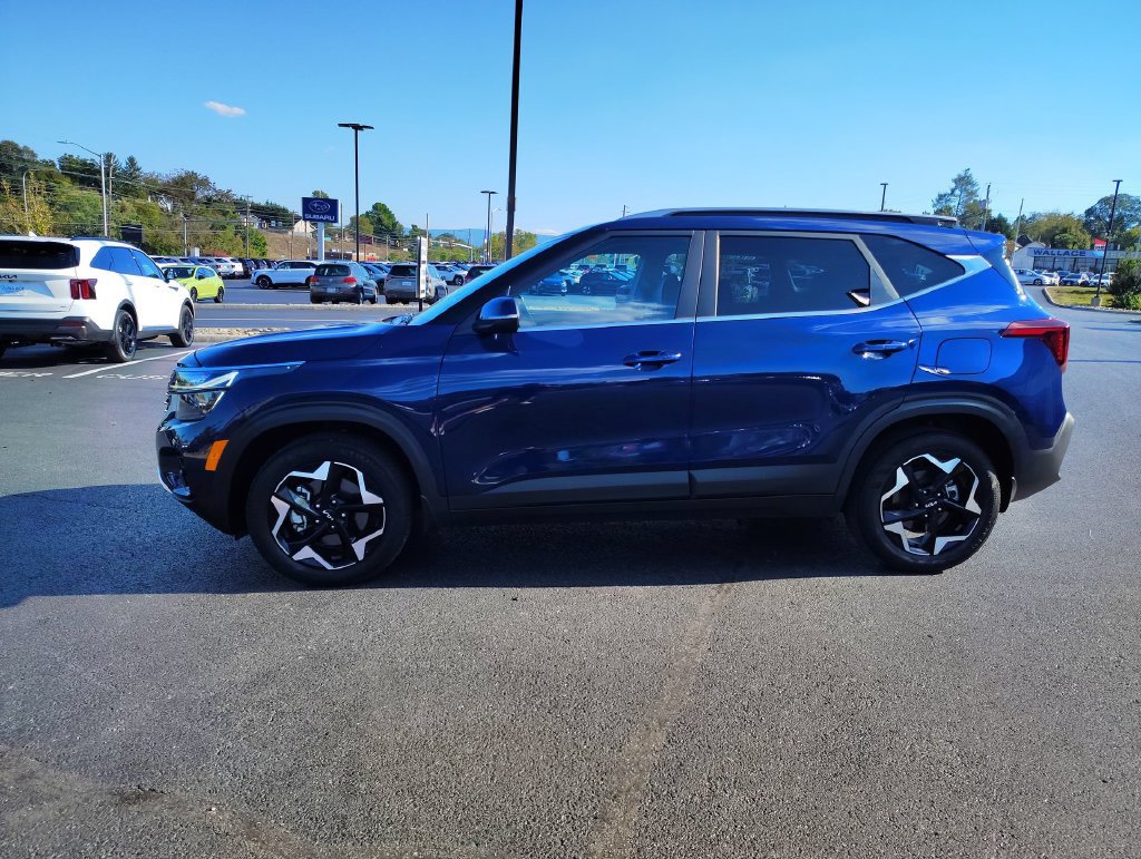 Certified 2025 Kia Seltos EX AWD/4WD image 3