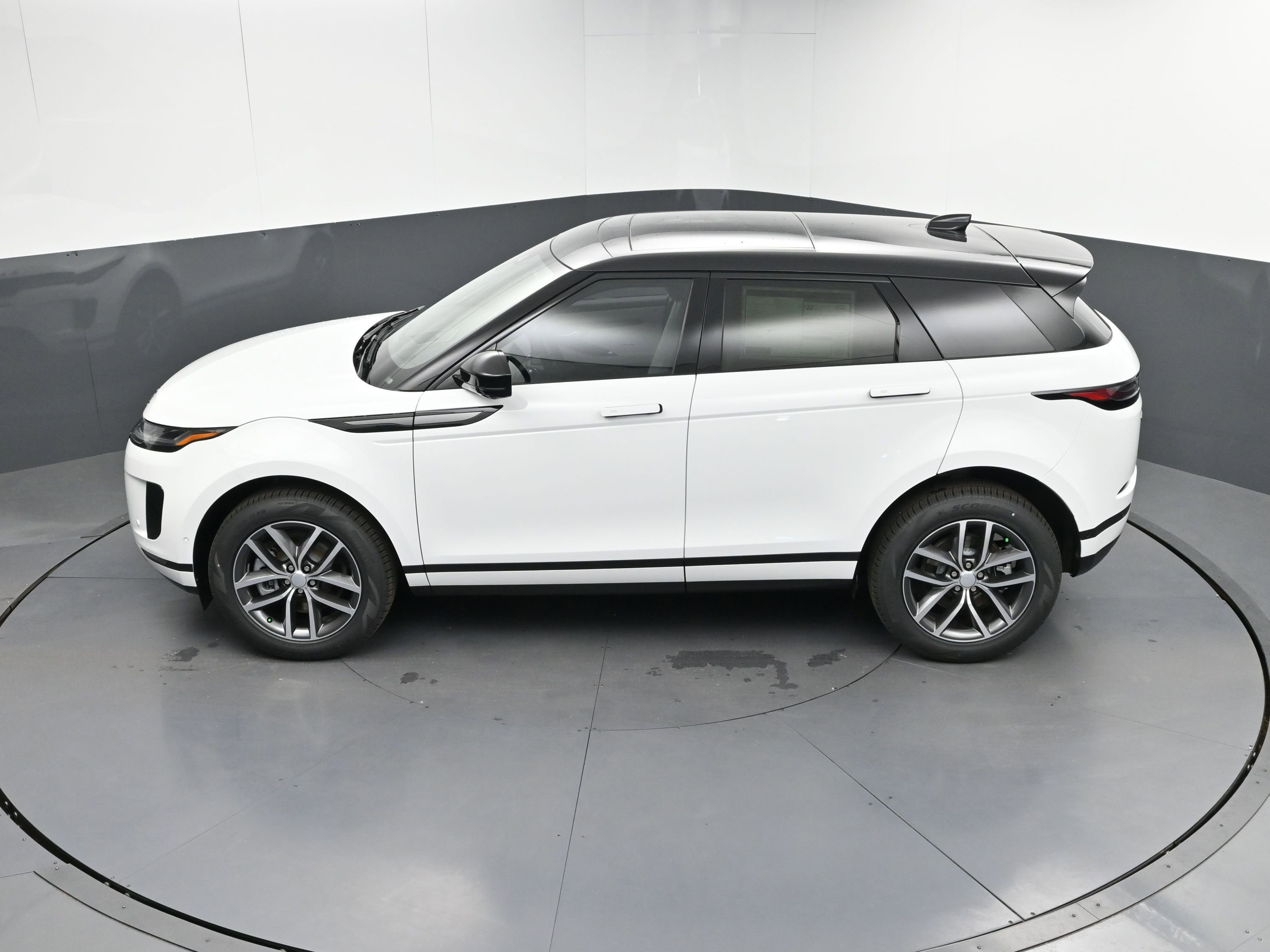 New 2026 Land Rover Range Rover Evoque S image 31