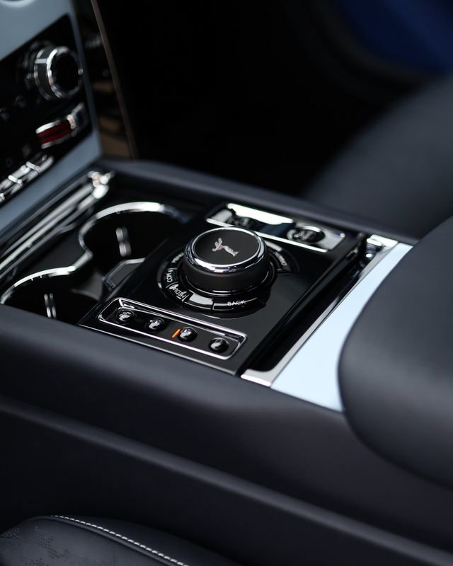 Used 2024 Rolls-Royce Cullinan Black Badge w/ Leather Finishing Pack image 11