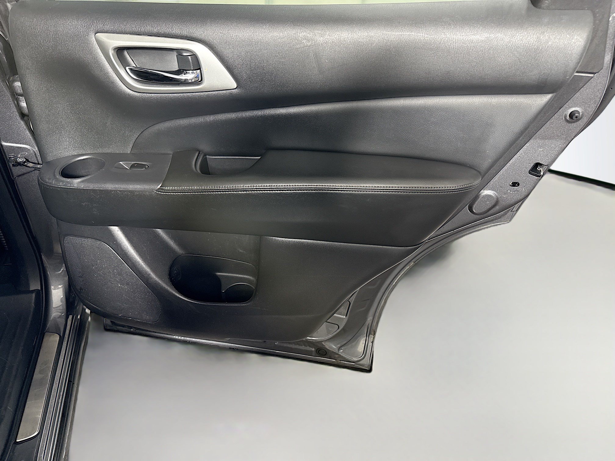 Used 2020 Nissan Pathfinder Platinum AWD/4WD image 28
