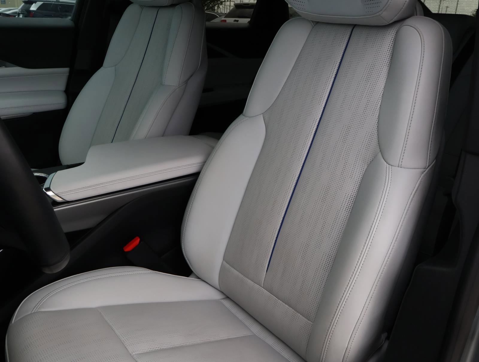 Certified 2024 Cadillac Lyriq Luxury image 18