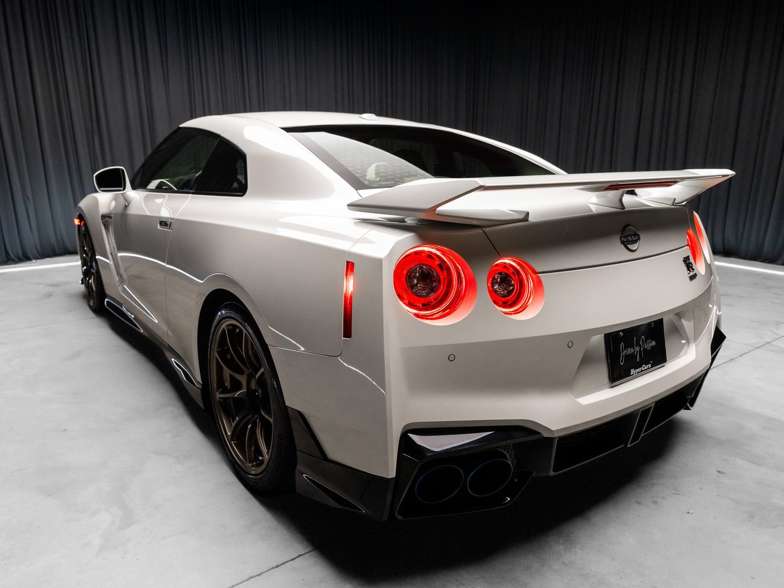 Used 2024 Nissan GT-R w/ Floor Mat Package AWD/4WD image 10