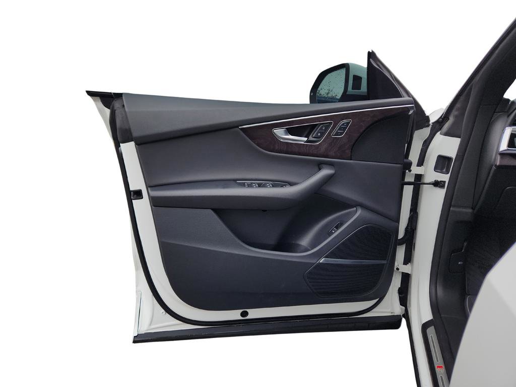 Used 2019 Audi Q8 Premium Plus AWD/4WD image 21