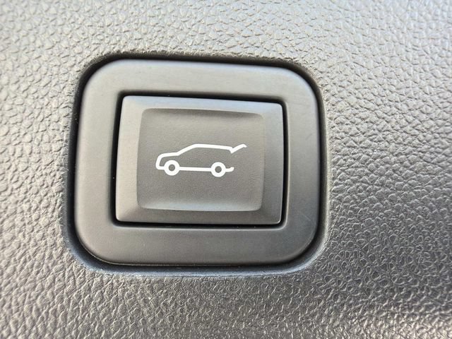 Used 2023 Chevrolet Suburban Premier RWD image 24