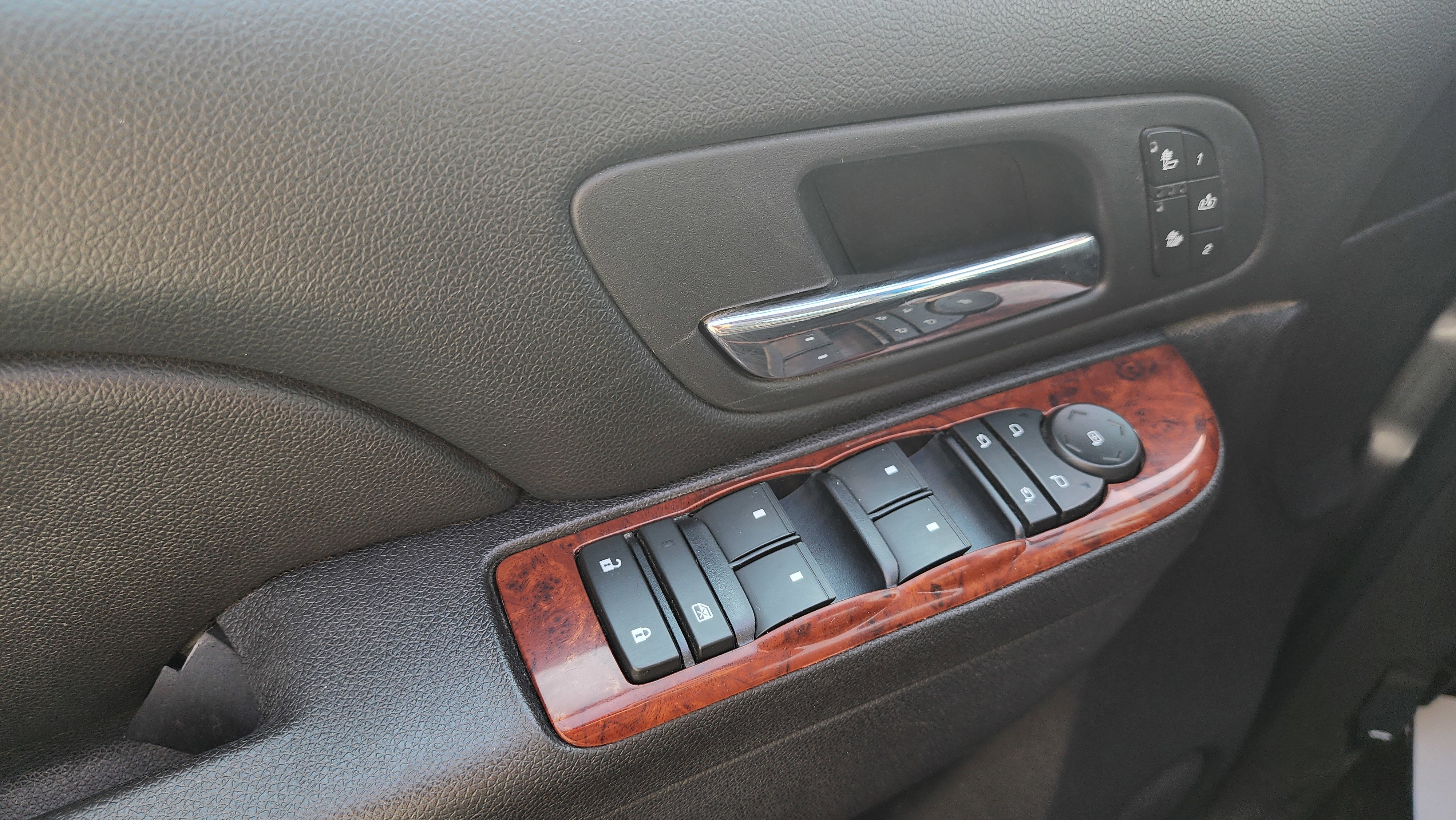 Used 2012 Chevrolet Suburban LT w/ Luxury Package image 7