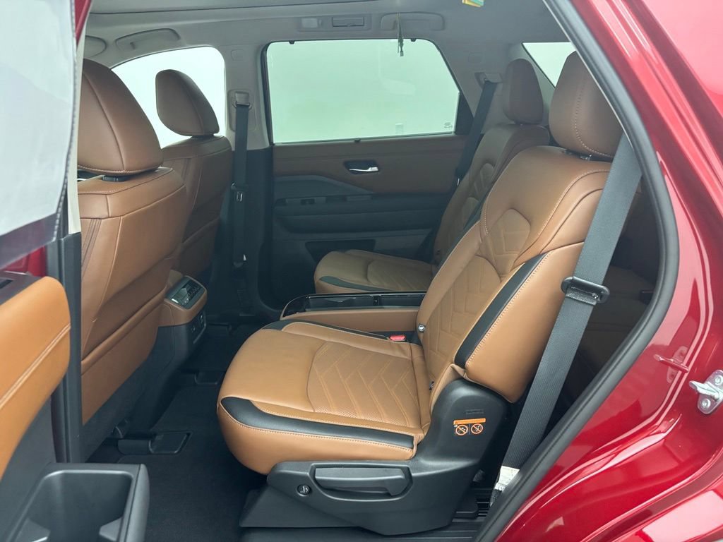 Used 2023 Nissan Pathfinder Platinum AWD/4WD image 39