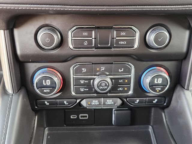 Used 2023 Chevrolet Suburban Z71 w/ Luxury Package AWD/4WD image 18