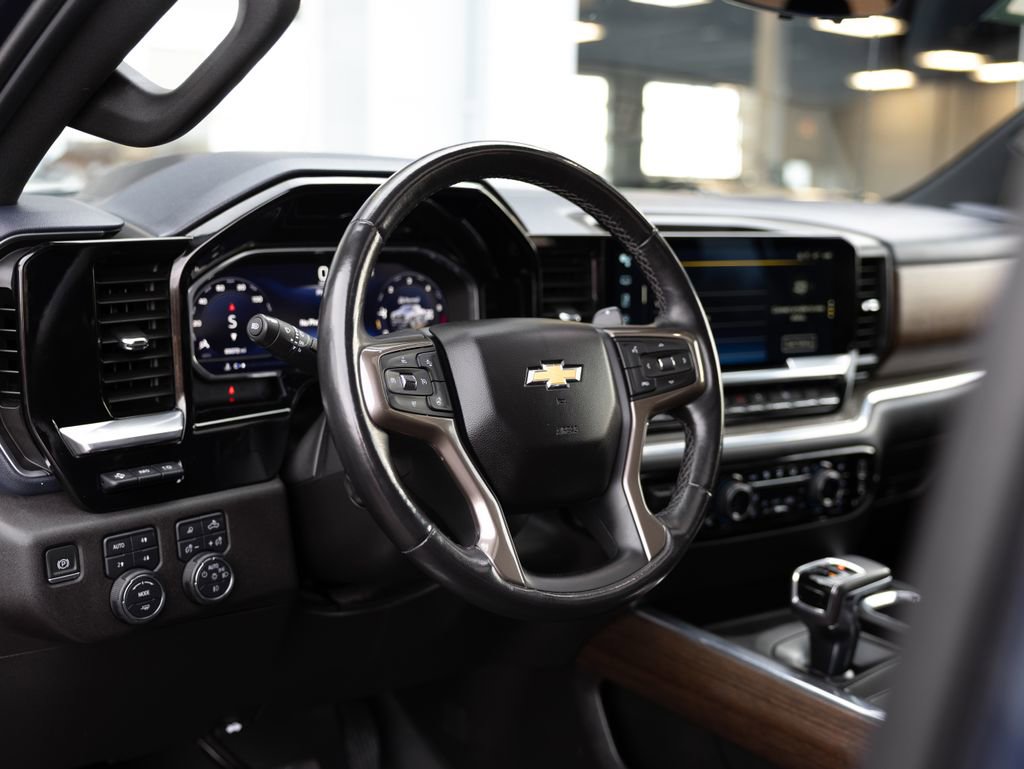 Used 2022 Chevrolet Silverado 1500 High Country w/ High Country Premium Package image 15