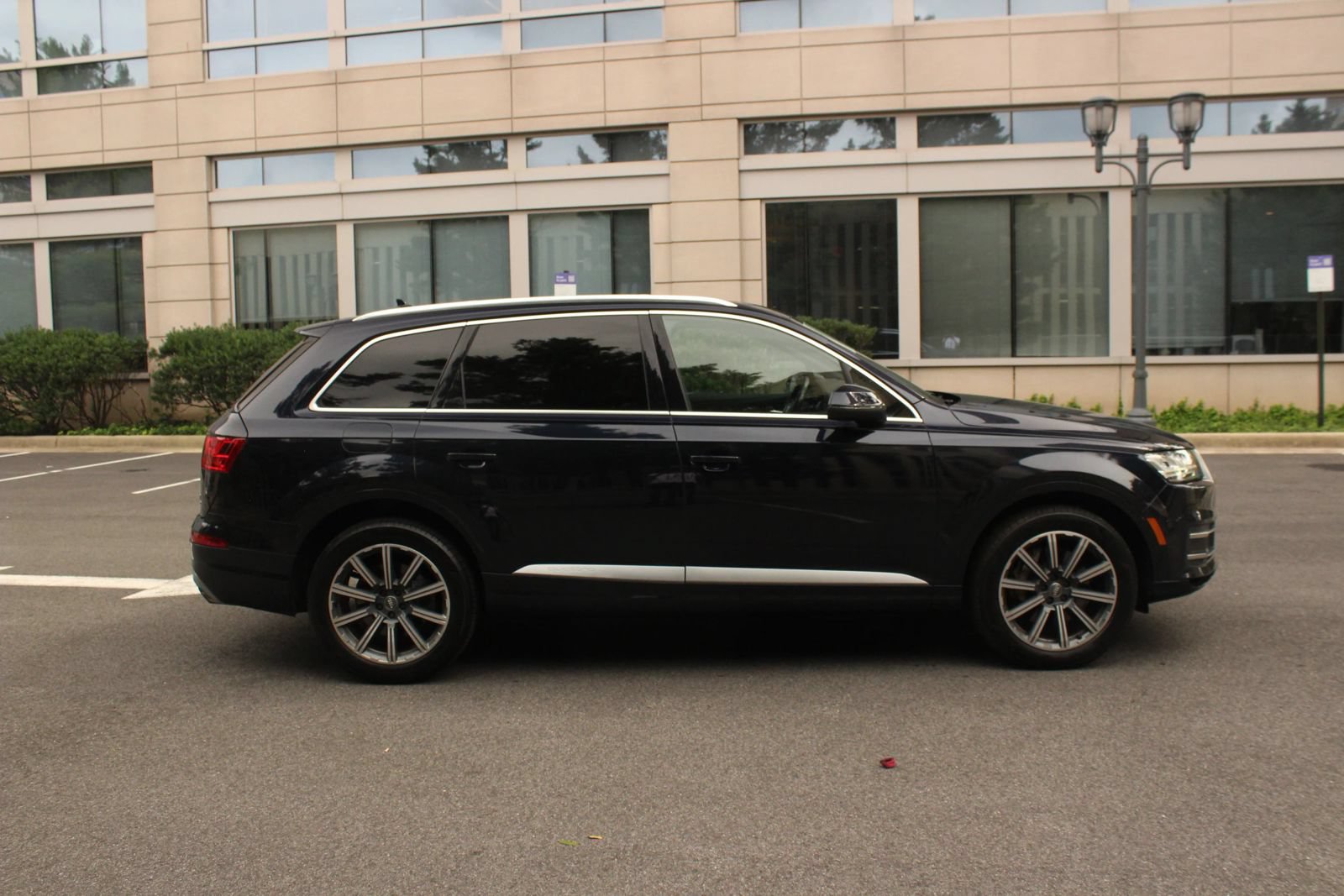 Used 2017 Audi Q7 3.0T Premium Plus w/ Premium Plus Package AWD/4WD image 6