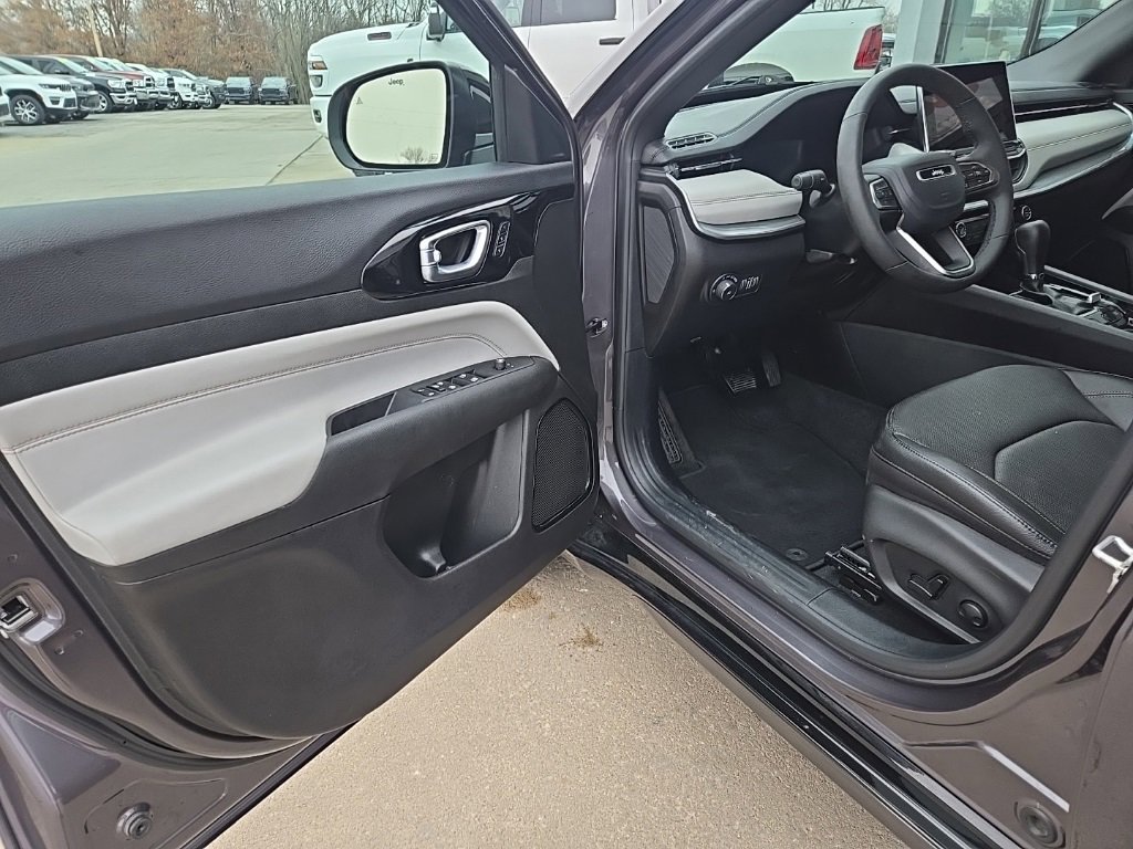 Used 2024 Jeep Compass Limited w/ Elite Group image 28