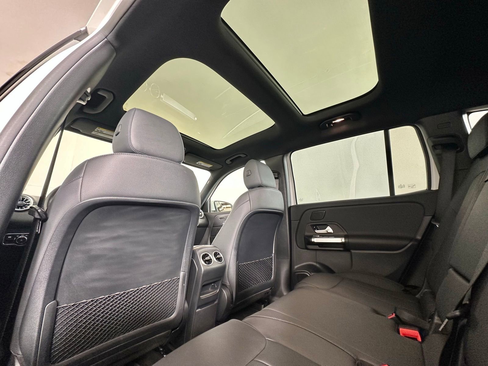 Used 2024 Mercedes-Benz EQB 300 4MATIC image 18