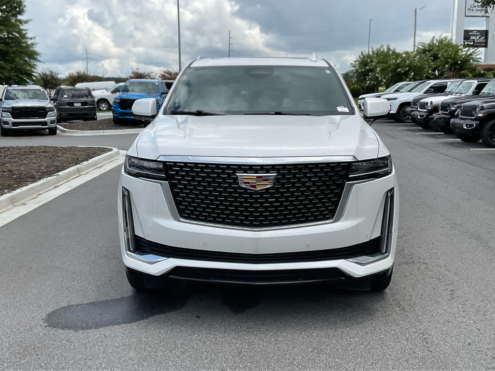 Used 2023 Cadillac Escalade Premium Luxury w/ Performance Package AWD/4WD image 8
