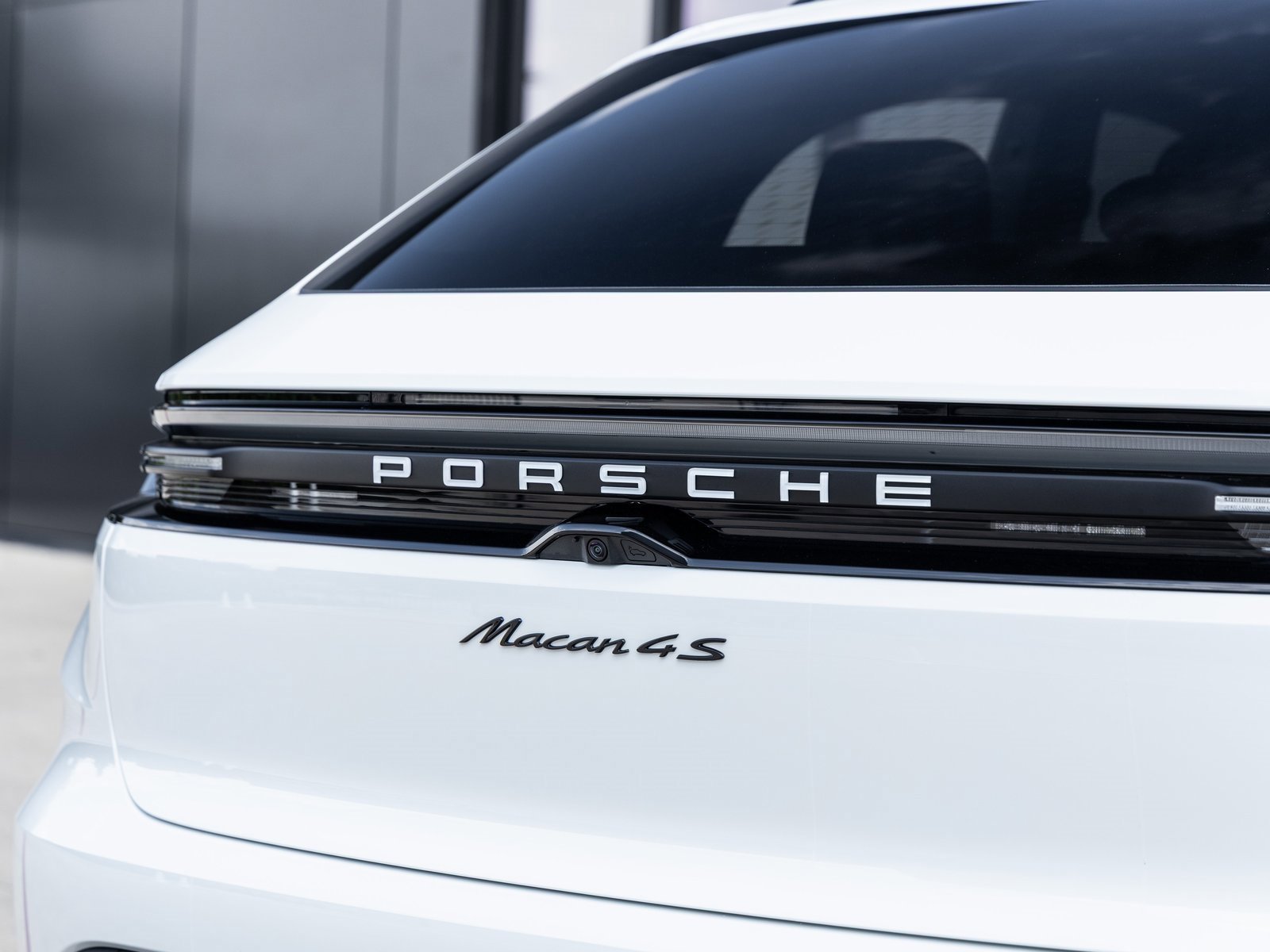 Used 2025 Porsche Macan 4S Electric image 15