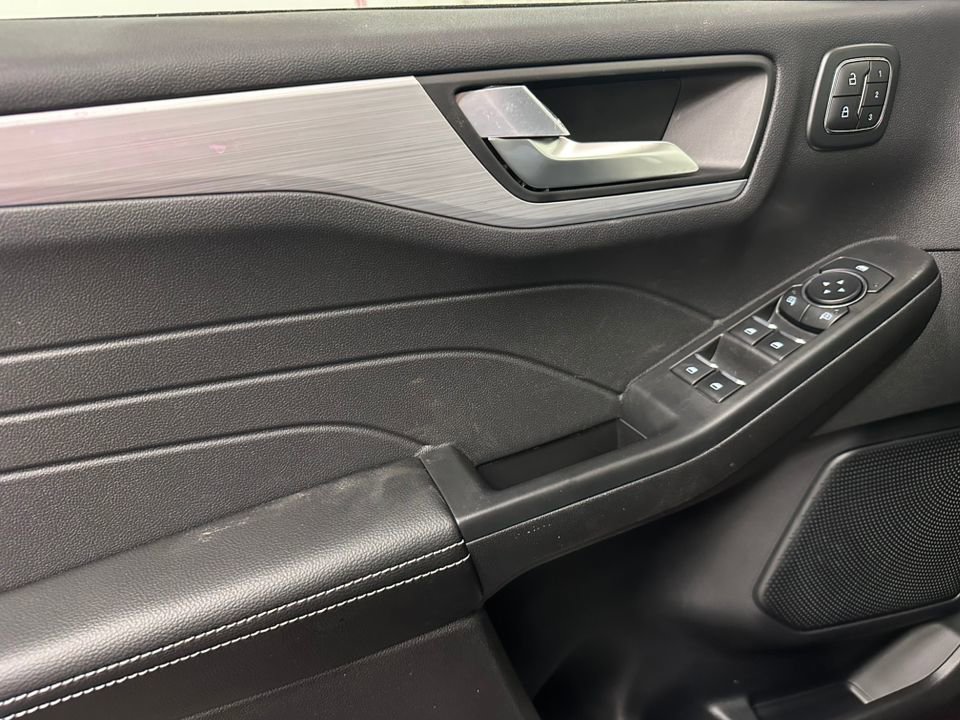 New 2025 Ford Escape SE w/ PHEV Premium Package FWD image 33