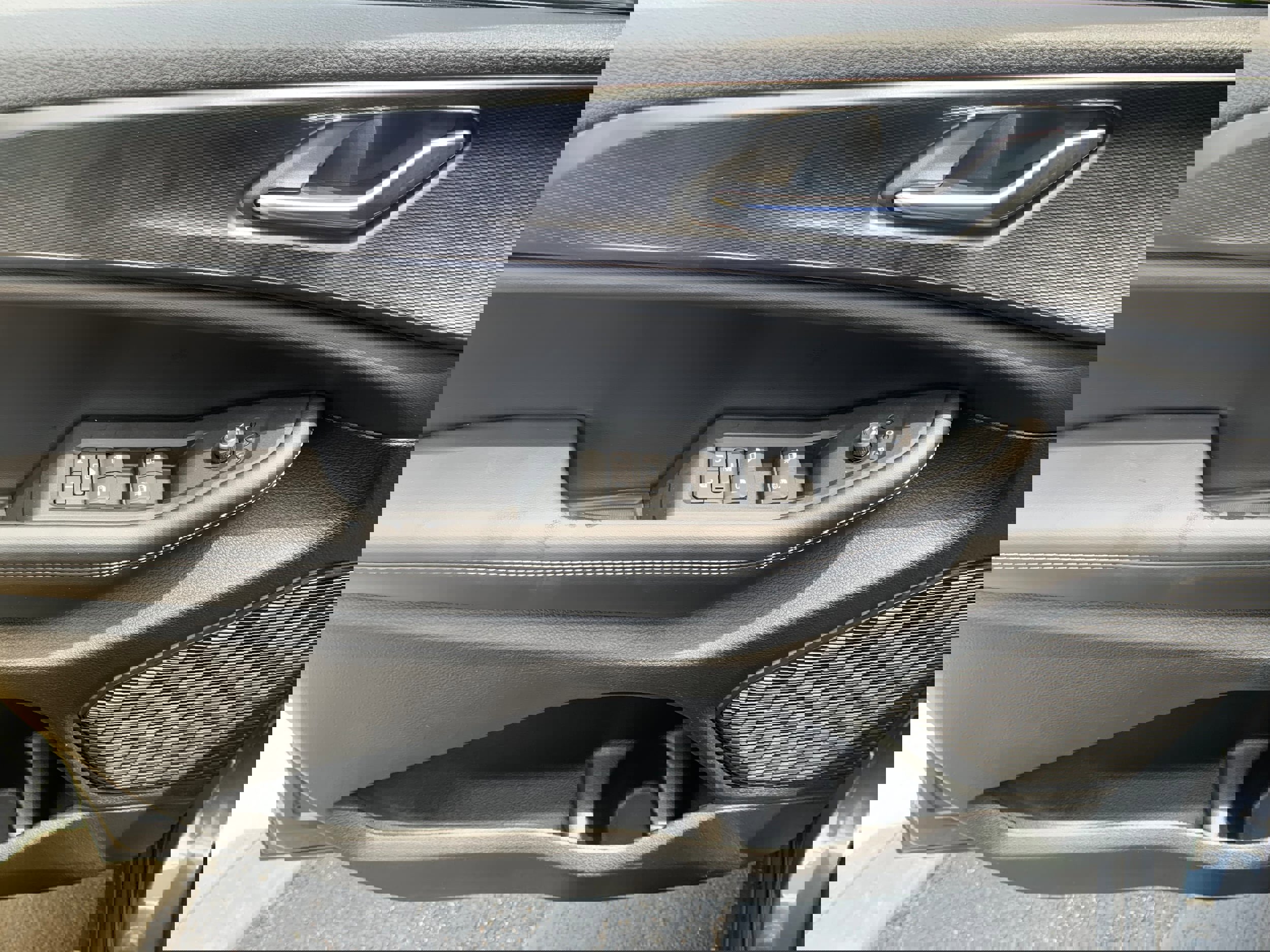 New 2025 Jeep Grand Cherokee L Laredo w/ Luxury Tech Group I image 23