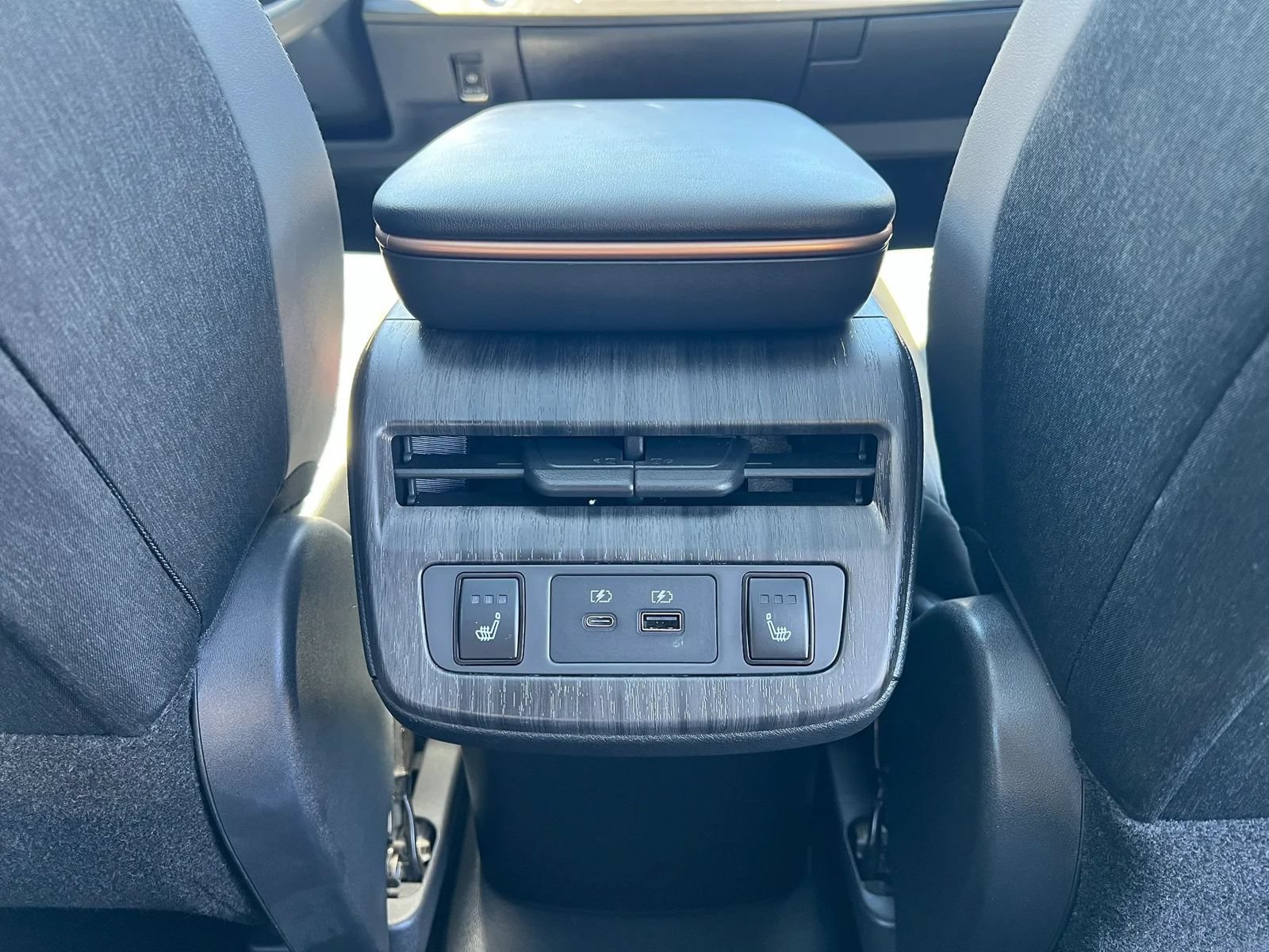 Used 2023 Nissan Ariya FWD image 37